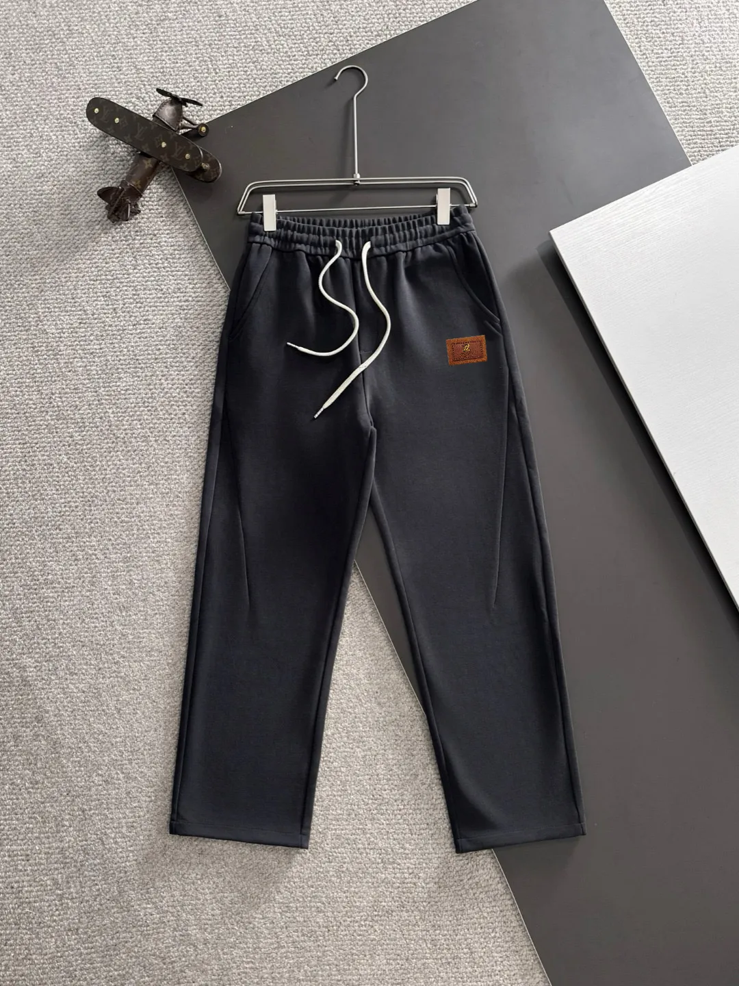 ， （ ， ） Logo Black White （ ） ：Black Gray Light Gray Dark Gray Size 29-36